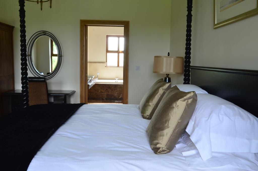Llwyn Helyg Country House Guest House Carmarthen Ruang foto
